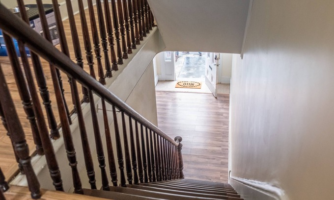 Newburgh Apartment | "GRAND ON THE HUDSON" - Executive Suites/2nd Flr