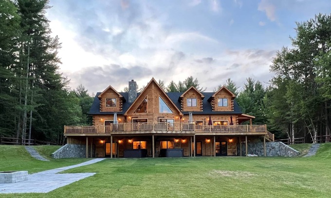 Wilmington House | Grand Peaks Lodge, Ultimate Log Luxury, Stunning Views, Hot Tub & Sauna, EV Charger, 3D Tour