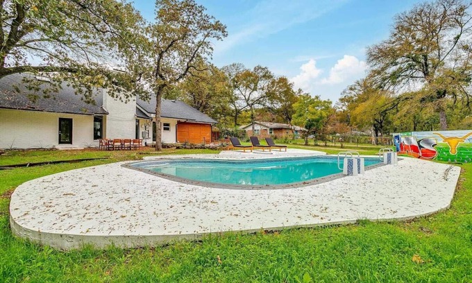 Grand Prairie House | ✨ Grand Prairie Luxe Escape | Pool Game Room ✨