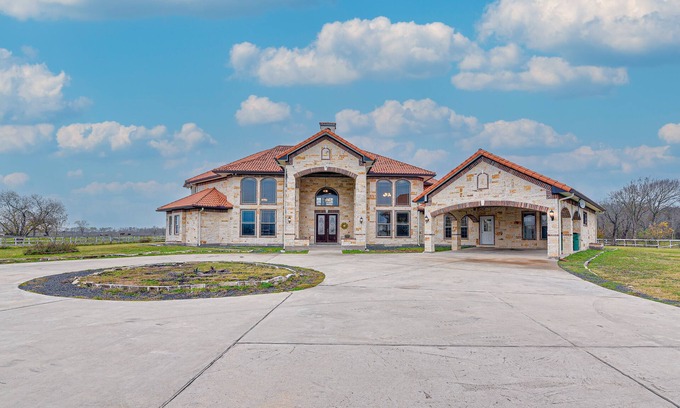 Iowa Colony House | Grand Rosharon Estate on 10 Acres of Farmland