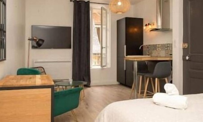 Poitiers Apartment | Grand studio industriel dans le centre historique