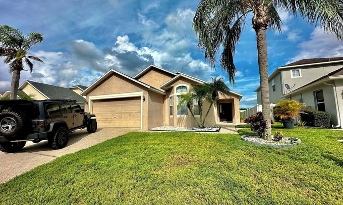 Westbury House | Grand Superior Westbury 4BR House near Disney