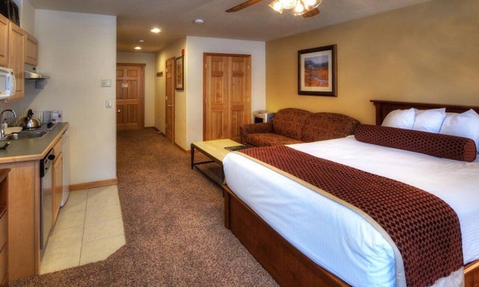 Four O'Clock Condo | Grand Timber Lodge-Ski in/Ski out -Studio