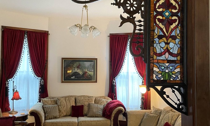 Fort Madison House | Grand Victorian on the Mississippi