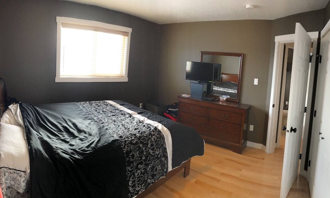 Dawson Creek House | Grand View Executive Suite