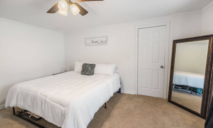 Saint Elmo House | Grandbay Oasis
