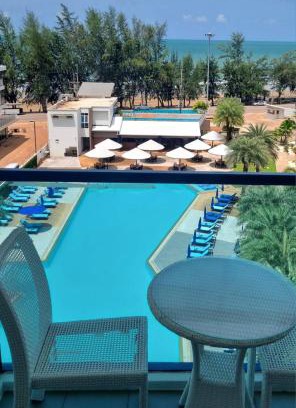 Kram Apartment | Grandblue condominium 607 with sea view