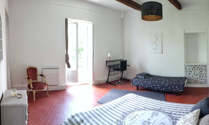 Sauvian House | Grande Chambre Dans Logement Privé