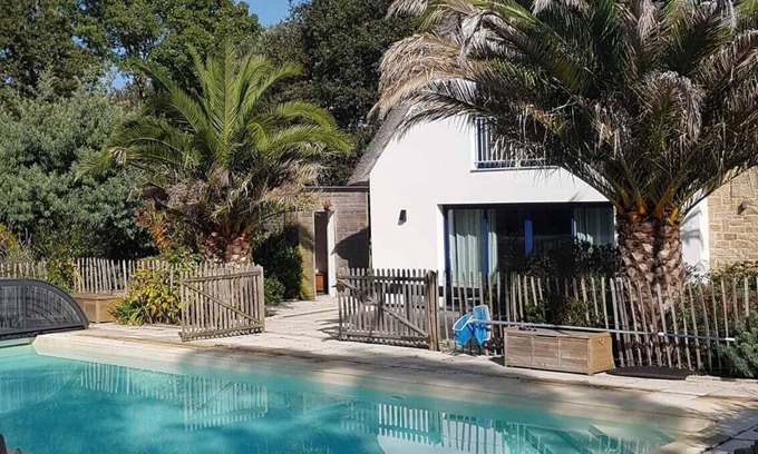 Saint-Lyphard Villa | Grande Chaumière sur un Parc Clos et Arboré de 6000 m2 Avec Piscine Chauffée