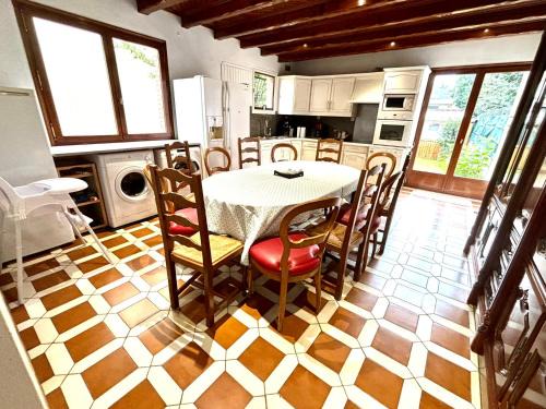 Saint-Maur Creteil House | Grande maison tout confort - 5 chambres 5 salles de bain - RER A - Paris - Disney