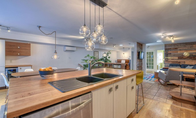 Villeray House | Grande Maison 2 Étages, 5 Chambres Avec Cour, Près du Métro et Marché Jean Talon