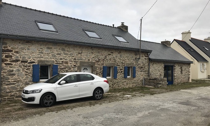 Plomodiern House | Grande Maison Rénovée, à 5 Minutes de la Plage !