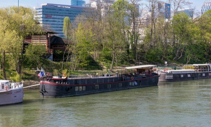 Puteaux House | Grande péniche 4 ch - 10 pers -Paris - Ile de Puteaux- terrasses