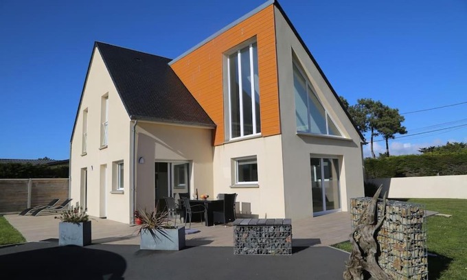 Saint-Germain-sur-Ay Villa | Grande villa bord de mer