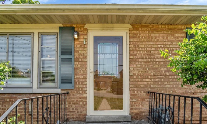 Downers Grove House | Grandma's House - Furnished - 1 Block to Metra Line - Pets Welcome - Fenced Yard