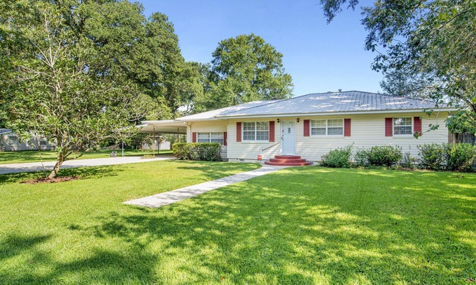 West Pensacola House | Grandma's house is calm and relaxing.