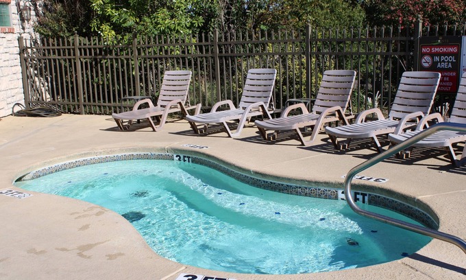 Table Rock Condo | Grandpa's Getaway - BEAUTIFULLY RENOVATED!