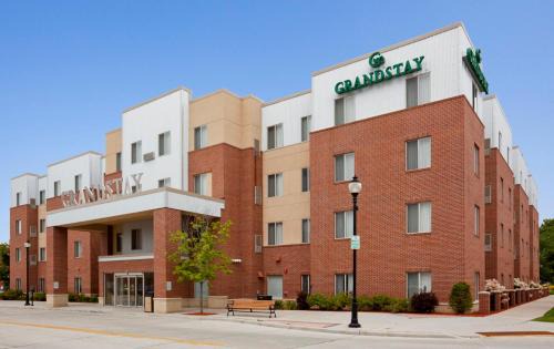 Downtown Hotel | GrandStay Hotel & Suites Downtown Sheboygan