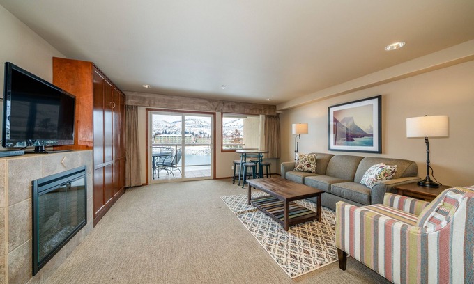 Chelan Condo | Grandview 637 Waterfront condo on Lake Chelan
