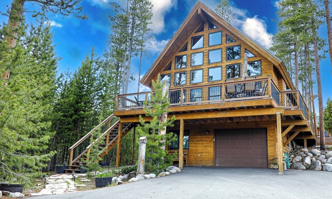 Grand Lake House | Grandview Chalet - Modern & Luxurious Mountain Retreat with Panoramic Views