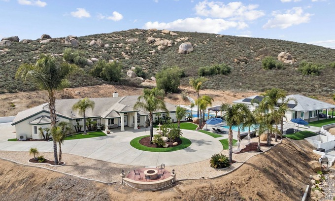 La Sierra Hills House | GRANDVIEW PICKLEBALL OASIS. A private 6 bedroom pool home with panoramic views.