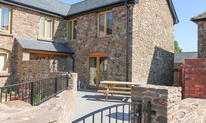 Coldridge Cottage | GRANGE COTTAGE, family friendly, with a garden in Coldridge