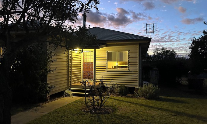 Wallangarra Cottage | Granite Betty . retro chic