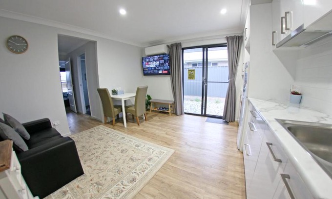 Stanthorpe Bed & Breakfast | Granny Flat next to golf course