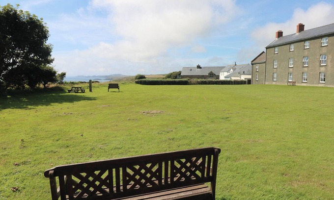 Solva Cottage | GRASSHOLM VIEW, romantic, with a garden in Solva