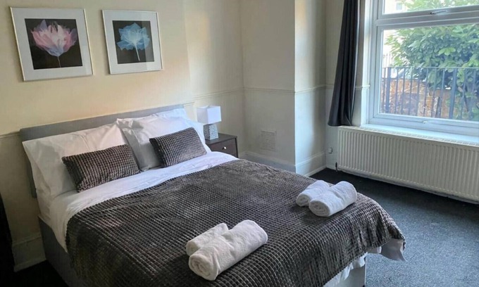 Gravesend Apartment | Gravesend Spacious 1 bedroom Apartment - 2 mins Walk to Station