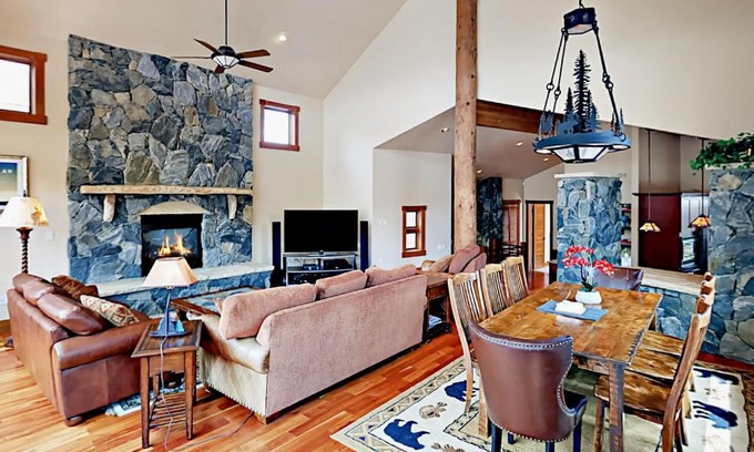 Stonehaven House | Gray Moose