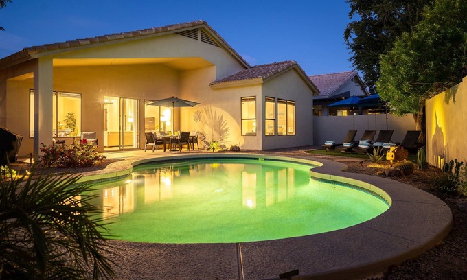 North Scottsdale House | Grayhawk 1-story house with private yard, garage, heated pool, south-facing sun