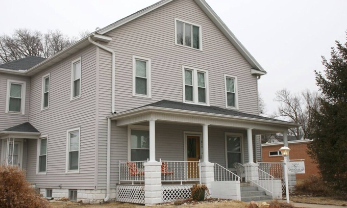 Fairbury Bed & Breakfast | Grayhouse Inn - Room #9