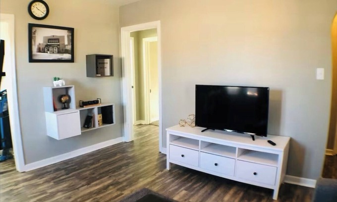 Ponca City House | GrayHouse, peaceful Ponca City with AC, WiFi Pet friendly w/fee, lots of parking