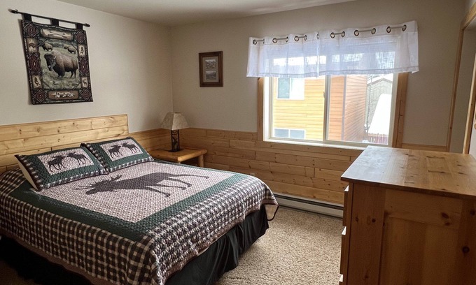 West Yellowstone Cabin | Grayling Creek Cabin 122B, 2 Bedrooms 1.5 Bath Cabin 2 Minutes to Yellowstone