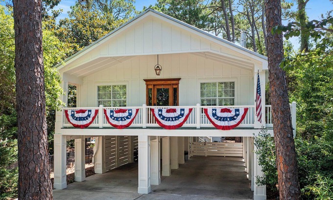 Grayton Beach House | Grayton Time - Grayton Beach, Heated Private Pool, Walk to the Beach + Red Bar!