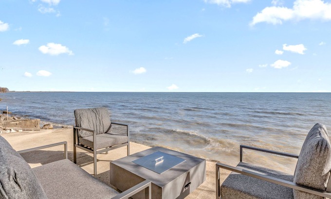 Estral Beach Cottage | Great Lakes Waterfront Cottage Estral Beach