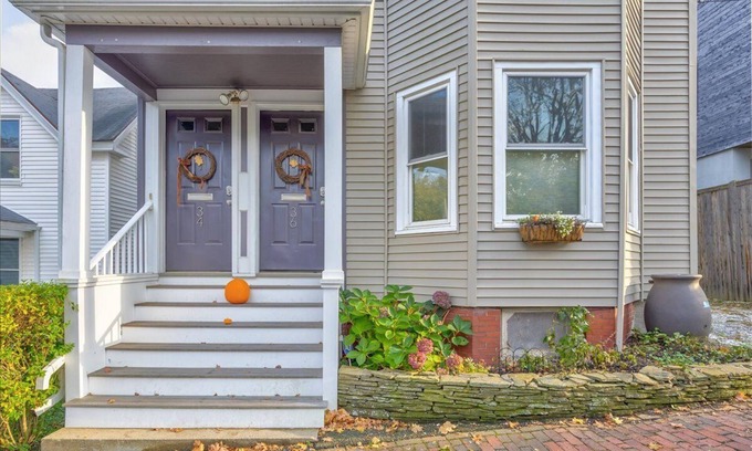 Munjoy Hill Apartment | Great 2 bedroom apartment on Munjoy Hill! Private backyard - walk everywhere!