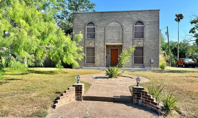 Harlingen House | Great 2 Story Home in Harlingen, Texas
