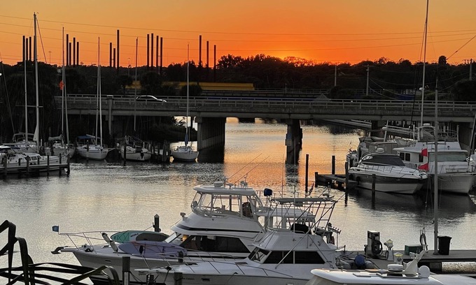 Historic Downtown Melbourne Condo | Great 2BR + condo at Melbourne Harbor 3,500/month