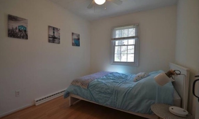 Mattituck House | Great 3 bedroom 2 bath walk to sandy beach!
