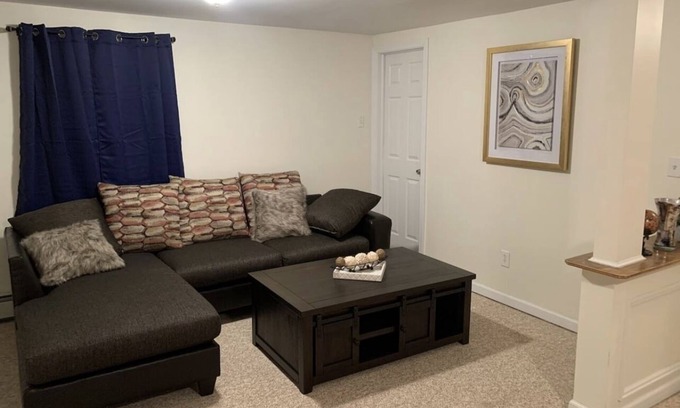 Mill River Apartment | Great 3 Bedroom close to downtown and Yale!