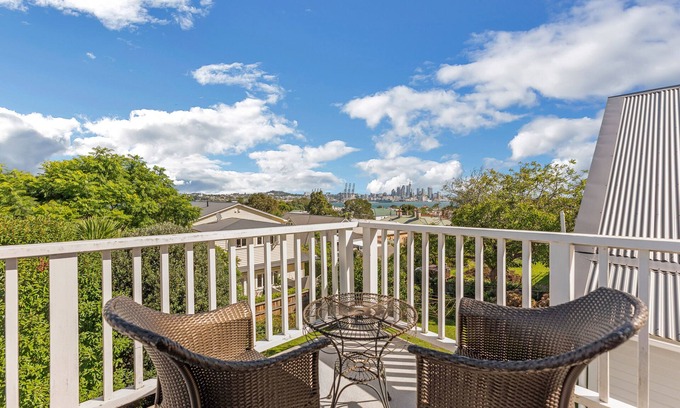 Devonport Apartment | Great apartment with stunning views