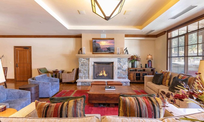 Truckee Condo | Great Bear Lodge 206 - Spacious 4 Bedroom