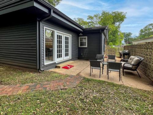 Northport House | Great Cabin Perfect for Small Groups in Northport, Alabama