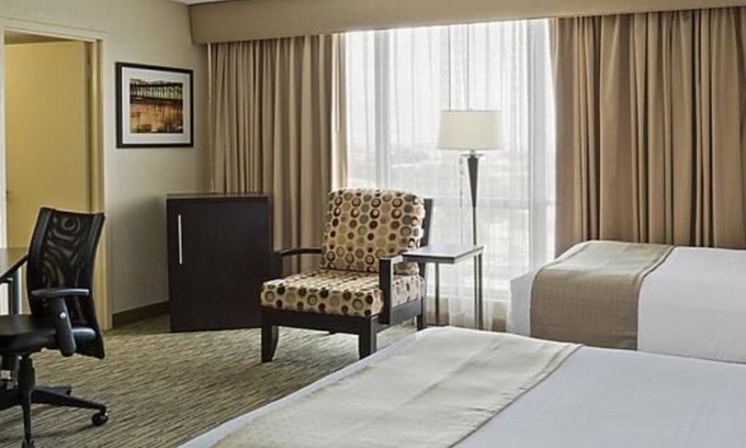 Miami Springs Hotel | Great Choice For Whatever Brings You To Town! Onsite Swimming Pool