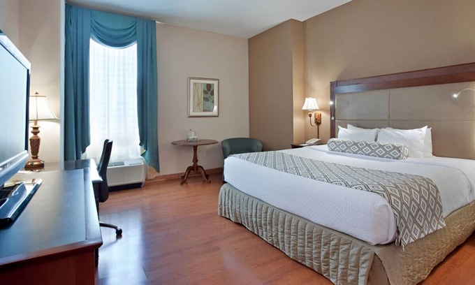 Downtown House | Great & Comfortable for Vacationers! W/ Pool