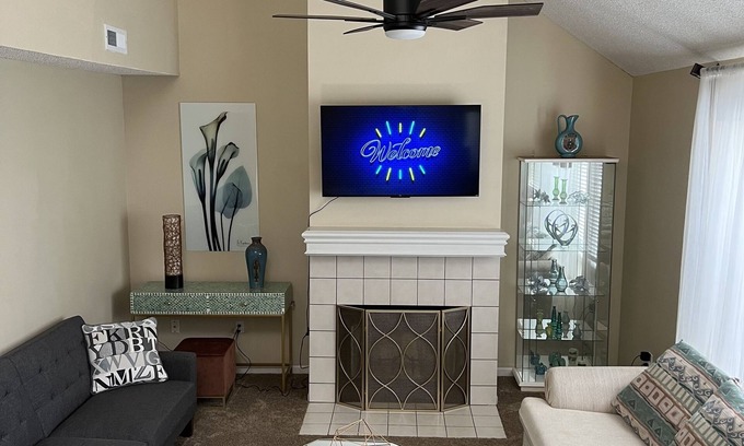 Lawrence House | Great Contemporary 4 Bedroom House with a Fenced Yard. Your Home Away From Home