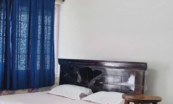 Yousufguda Apartment | Great CoupleFriendly family room's Banjarahillsrd7