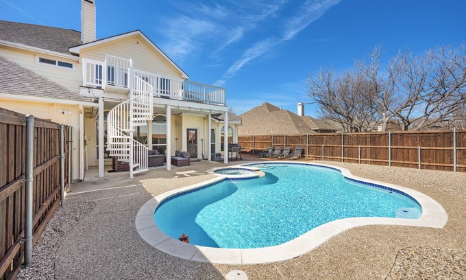 Rowlett House | GREAT DEAL! Huge and Stylish Lake View House in Rowlett